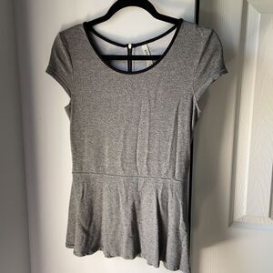 Pieces by Kensie Peplum Zip Back Top - S